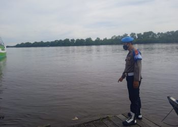 Polsek Seruyan Hilir Cek Debit Air Sungai Antisipasi Banjir