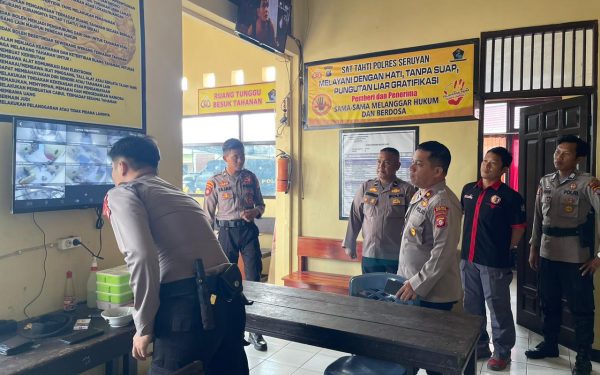 Waka Polres Seruyan Sidak Ruang Piket Jaga Tahanan dan Cek CCTV