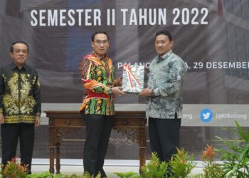 Wagub Edy Pratowo Terima LHP Kinerja dan Dengan Tujuan Tertentu Semester II Tahun 2022