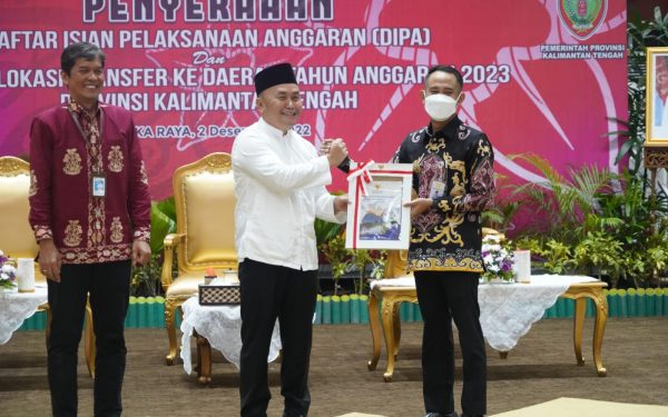 Gubernur Sugianto Sabran Serahkan DIPA dan Daftar Alokasi TKD untuk Kab/Kota, Instansi Vertikal dan Perangkat Daerah