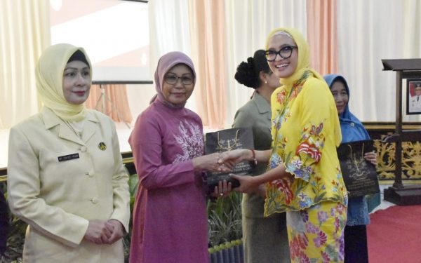 Ivo Sugianto Sabran Imbau Seluruh Perangkat Daerah Jadi Bapak/Ibu Asuh Posyandu