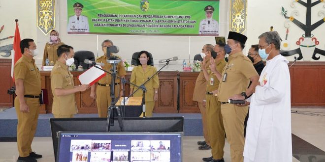 Wali Kota Melantik dan Mengukuhkan Sejumlah Pejabat Eselon di Lingkungan Pemerintah Kota Palangka Raya