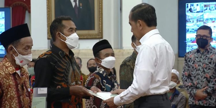 Presiden Jokowi : Konflik Tanah Antar Warga Bisa Berdampak Buruk, Berantas Mafia Tanah dan Jangan Beri Ampun
