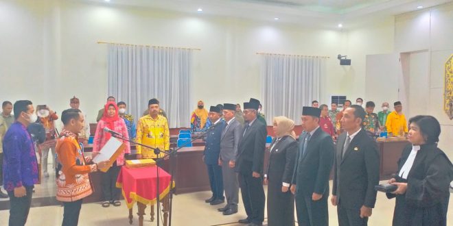 Fairid Nafarin Lantik Enam Kadis Saat Malam Tahun Baru