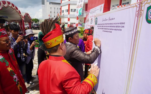Wagub Edy Pratowo Resmikan Mal Pelayanan Publik di Sampit