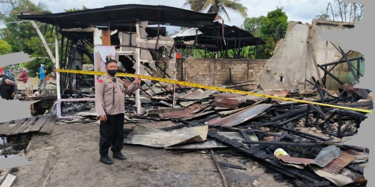 Diduga Korsleting Listrik, Sejumlah Bangunan Ludes Terbakar      