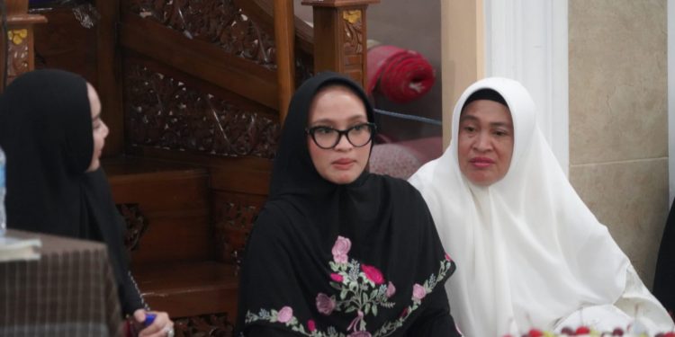 Ketua TP PKK Prov. Kalteng Ivo Sugianto Sabran Hadiri Majelis Taklim dan Tadzkir