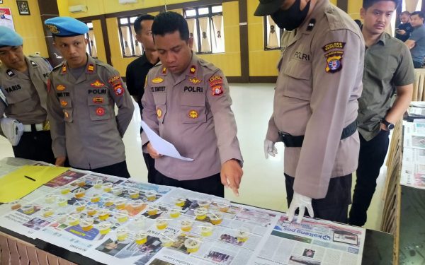 Kasipropam Dampingi Wakapolres Seruyan Pantau Kegiatan Test Urine