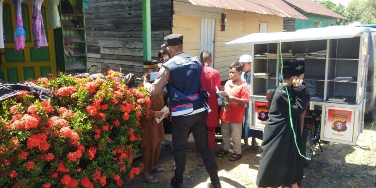 Walau Liburan, Sat Binmas Tetap Semangat Mengajak Warga Untuk Membaca