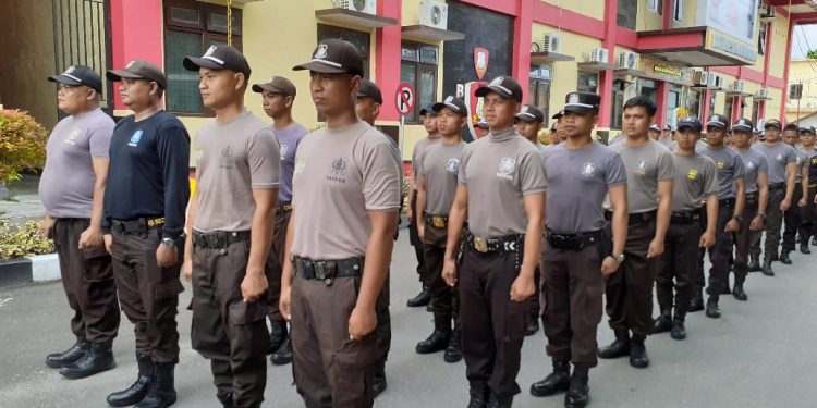 Kasat Binmas Dampingi Satpam Kegiatan Gladi Bersih Upacara HUT Satpam