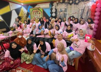 Srikandi Ganjar Kalteng dan Perempuan Milenial Belajar Membuat Oleh-oleh Khas Barsel