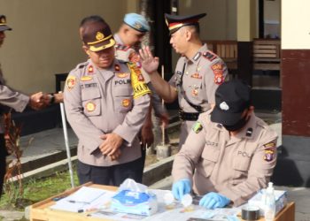 Bebas Narkoba, Propam Lakukan Test Urine Pejabat Baru