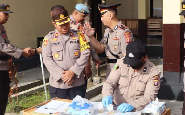 Bebas Narkoba, Propam Lakukan Test Urine Pejabat Baru