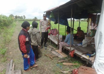 Bhabinkamtibmas Desa Baung Sosialisasikan Maklumat Kapolda Kalteng