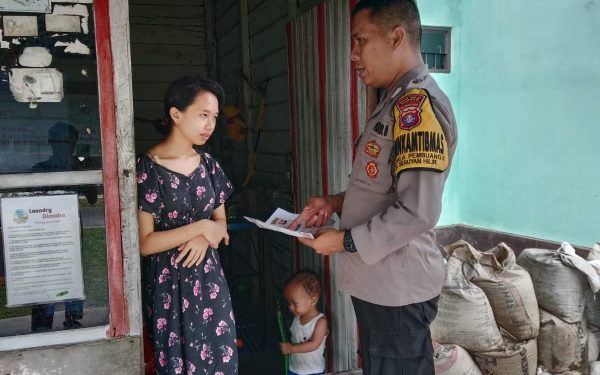 Bhabinkamtibmas Polsek Seruyan Hilir Edukasi Masyarakat Terkait Saber Pungli