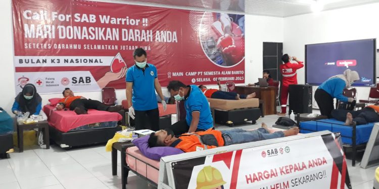 Puluhan Karyawan PT Semesta Alam Barito (SAB) Ikuti Donor Darah 