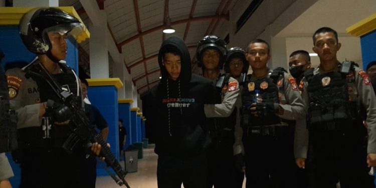 Tertidur di Dalam Bus Payudara Mahasiswi Digerayangi Penumpang