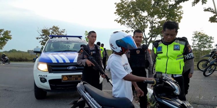 Satlantas Polresta Palangka Raya Himbau Masyarakat Tertib Berlalu Lintas