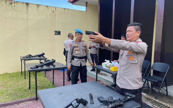 Kasubag Dalops Bagops Polres Seruyan Ikuti Latihan Menembak