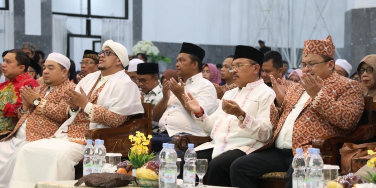 Ribuan Warga KKB Kalteng Peringati Milad ke-70 dan Isra Mi’raj di Masjid Darussalam Palangka Raya