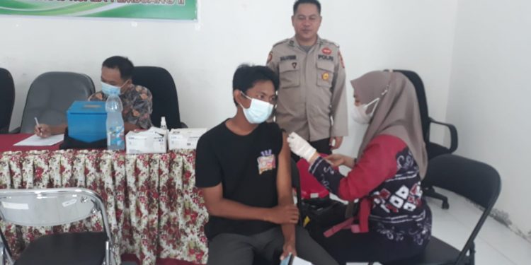 Polsek Seruyan Hilir Laksanakan Pam Vaksinasi Covid-19 di Puskesmas KP2