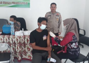Polsek Seruyan Hilir Laksanakan Pam Vaksinasi Covid-19 di Puskesmas KP2
