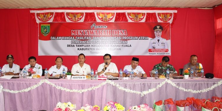 Pemkab Barsel Kembali Serahkan Paket Sembako Dalam Rangkaian Musrenbangdes