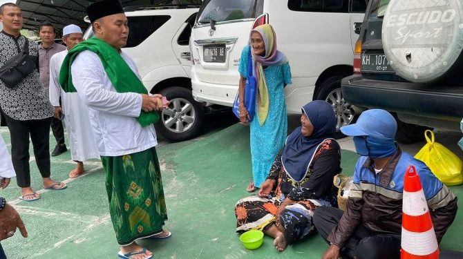 Dorong Semangat Berbagi, Gubernur Kalteng Lakukan Safari Jumat Berkah