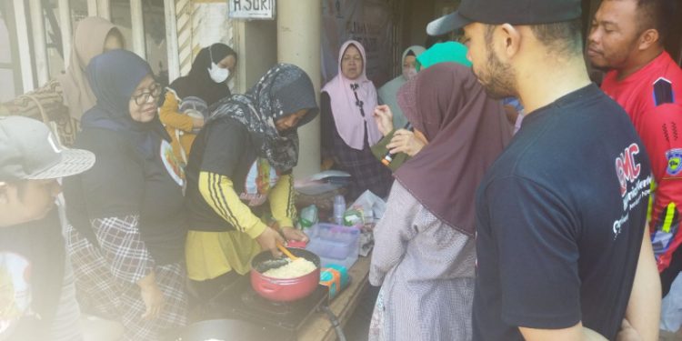 Ganjar Milenial Center Kalteng Latih Masyarakat Membuat Kue Curos