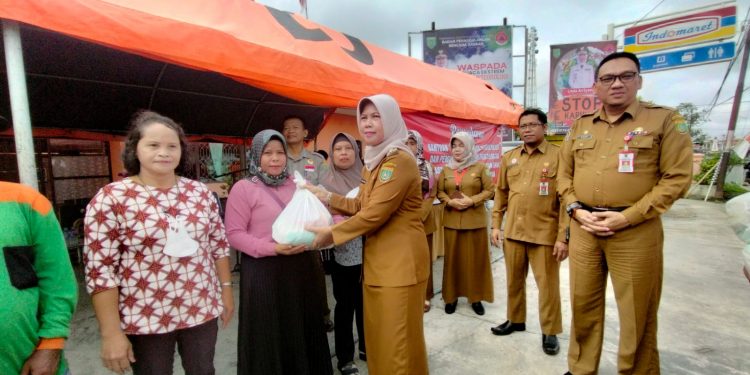 Pemkab Barsel Salurkan Bantuan Paket Sembako Warga Korban Banjir