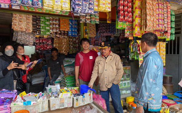 Antisipasi Lonjakan Inflasi, Ketua TPID Kalteng H. Nuryakin Sidak Pasar Pelita Puruk Cahu