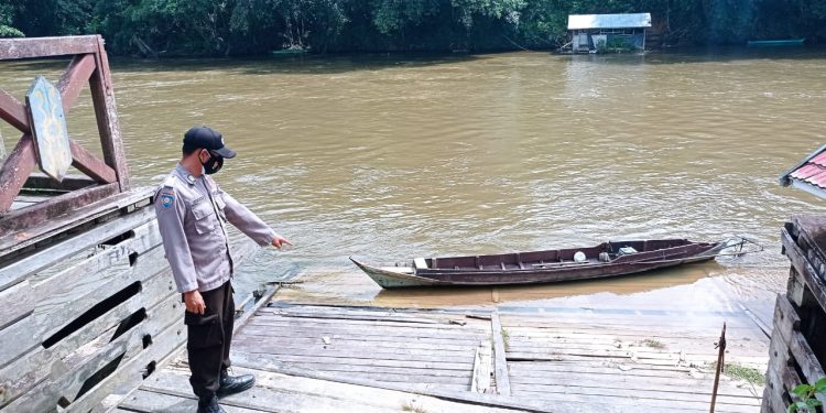 Waspada Banjir! Polsek Serhul Cek Debit Air Sungai
