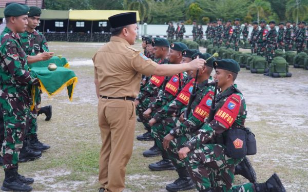 Gubernur Sugianto Sabran Hadiri Upacara Pemberangkatan Satgas Yonif 631/Atg