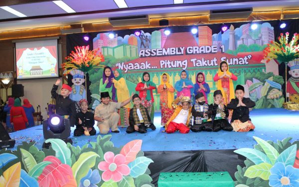 Drama “Si Pitung Takut Sunat” Meriahkan Program Pengembangan Pribadi Muslim Al Azhar