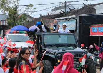 Wali Kota Fairid Nafarin Pimpin Arak-Arakan Piala Adipura