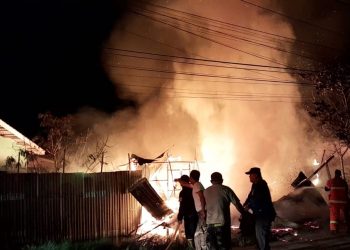 Dilalap Si Jago Merah Rumah Sekaligus Ruko Hangus Terbakar 