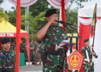 Gubernur Kalteng H. Sugianto Sabran Berikan Tapung Tawar Bagi Para Prajurit Yonif 631/ Atg yang Akan Bertugas ke PT Freeport Objek Vital Nasional Papua