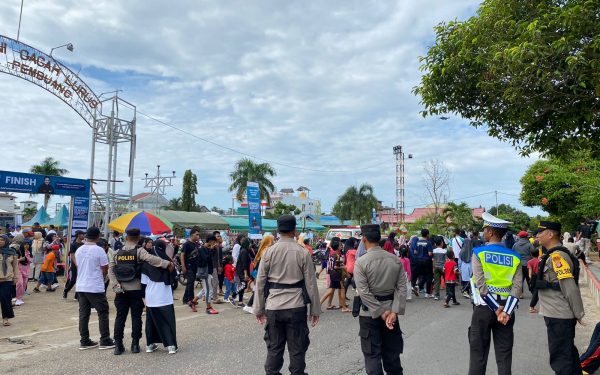 Polres Seruyan Laksanakan Pengamanan Jalan Sehat Bersama BUMN