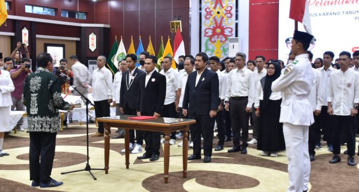 Sekda Kalteng Kukuhkan dan Lantik Pengurus Karang Taruna Prov. Kalteng Periode 2023-2028