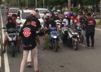 Komunitas Sopir Banua Kalimantan Bagikan Ratusan Takjil