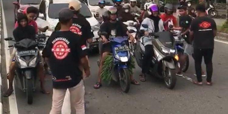 Komunitas Sopir Banua Kalimantan Bagikan Ratusan Takjil