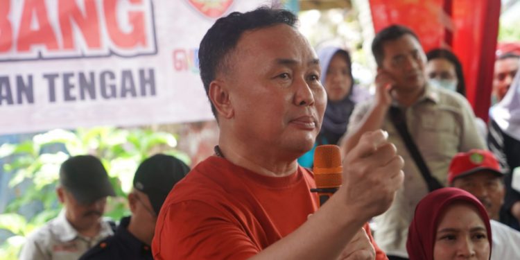 Gubernur Kalteng Sambangi Pasar Penyeimbang di Kantor Camat Baamang-Sampit