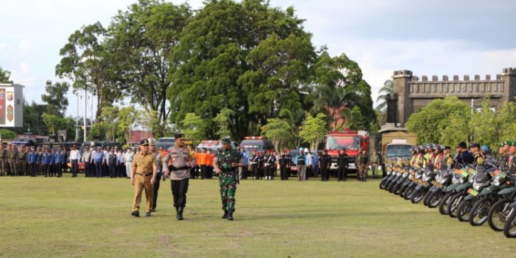 Gelar Apel Pasukan Operasi Ketupat Telabang 2023, Gubernur Kalteng Sugianto Sabran Lakukan Pemeriksaan Pasukan