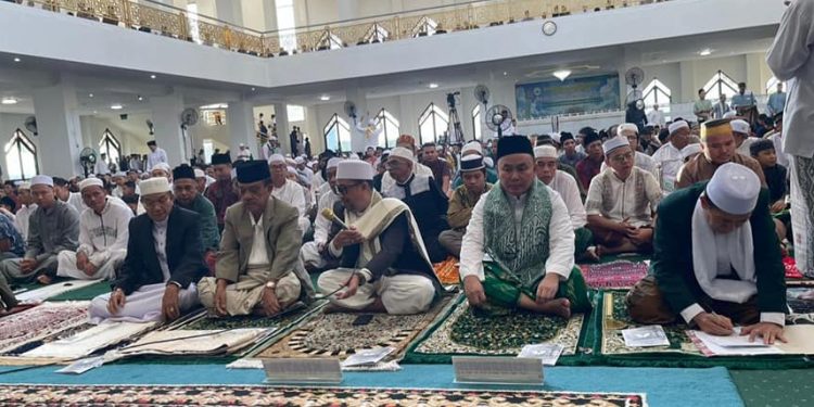 Gubernur Sugianto dan Keluarga, Salat Ied di Masjid Raya Darussalam Palangka Raya