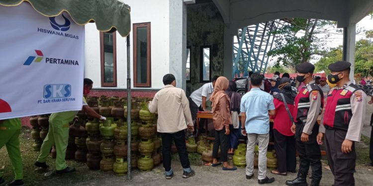Patroli Samapta Anggota Polres Seruyan Cek Ketersedian Gas Elpiji