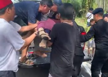 Minibus Tabrak Pengendara Motor di Tugu Perbatasan Dua Orang Terluka Parah  