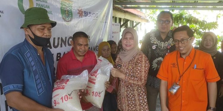 Sebanyak 5.862 PKM di Enam Kecamatan Kab. Barsel Terima Bantuan Beras