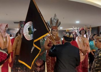 Nyelong Simon Dipercaya Pimpin Lembaga Perempuan Dayak Nasional