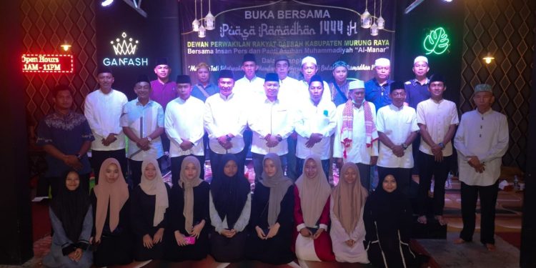 Pererat Silaturahmi DPRD Mura Ajak Insan Pers dan Anak Panti Asuhan Muhamadiyah Buka Puasa Bersama