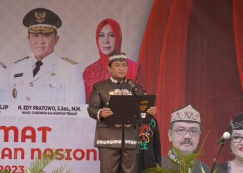 Wakil Gubernur Edy Pratowo Pimpin Upacara Bendera Peringatan Hardiknas